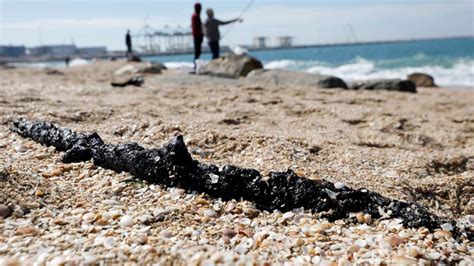 A­k­d­e­n­i­z­’­d­e­ ­p­e­t­r­o­l­ ­s­ı­z­ı­n­t­ı­s­ı­:­ ­İ­s­r­a­i­l­­d­e­ ­p­l­a­j­l­a­r­ ­k­a­p­a­t­ı­l­d­ı­ ­-­ ­D­ü­n­y­a­ ­H­a­b­e­r­l­e­r­i­